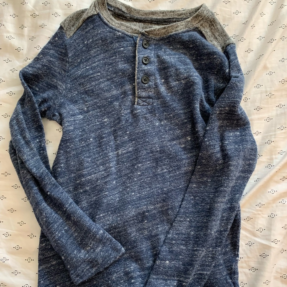 Light sweater style shirt